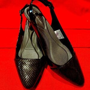 NWOT - ROCKPORT sling back shoes